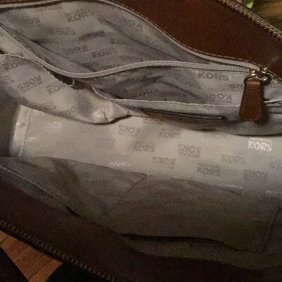 Beautiful like new condition Michael Kors Satchel - Picture 8 of 12